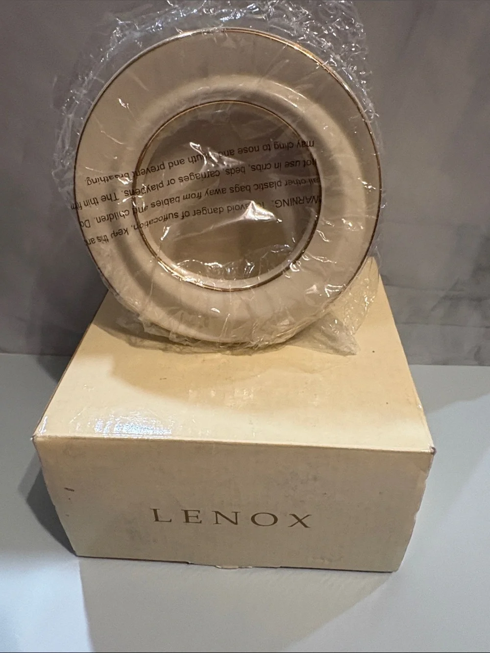 Lenox 5” Round Gold Trimmed Picture Frame
